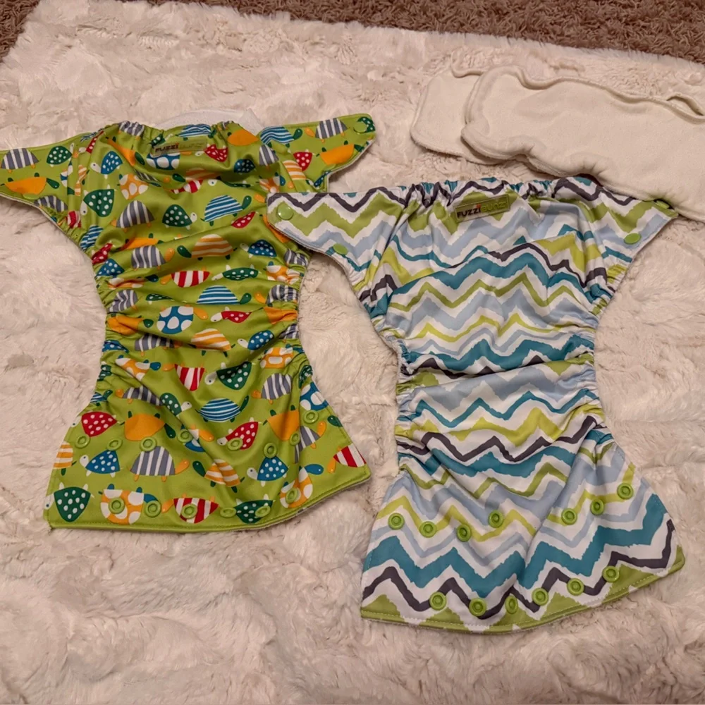Fuzzibunz Cloth Diapers Set (2 diaper covers and two cotton/hemp inserts)